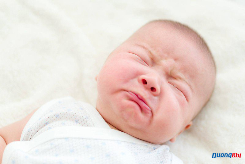 trẻ bị nghẹt mũi khó thở