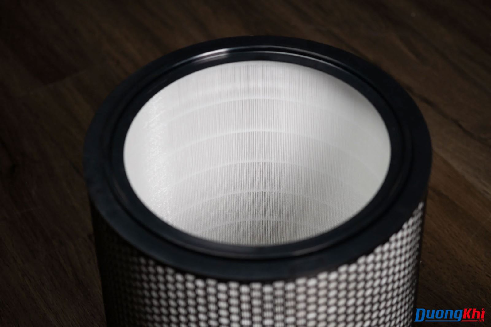 Màng lọc than hoạt tính K-Carbon cuộn tròn giúp lọc mùi, chất độc 2 năm phải thay. Màng lọc formaldehyde trong trụ màu đen không cần phải thay mà dùng cả đời.